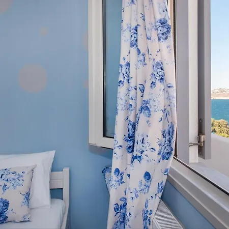 Port View House * Parasporos