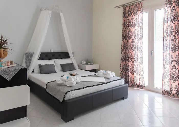 Port View House Parasporos