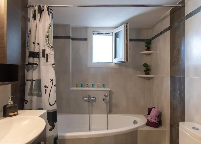 Port View House Parasporos